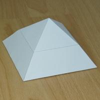 pyramide courbée