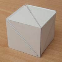 seis pirámides triangular en un cubo  modelo de papel